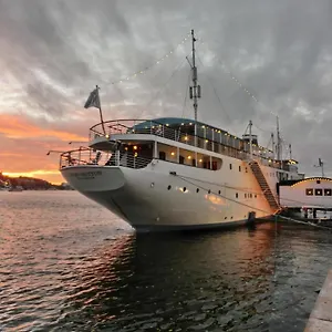 Båthotell Mälardrottningen Yacht Hotel&restaurant, Stockholm
